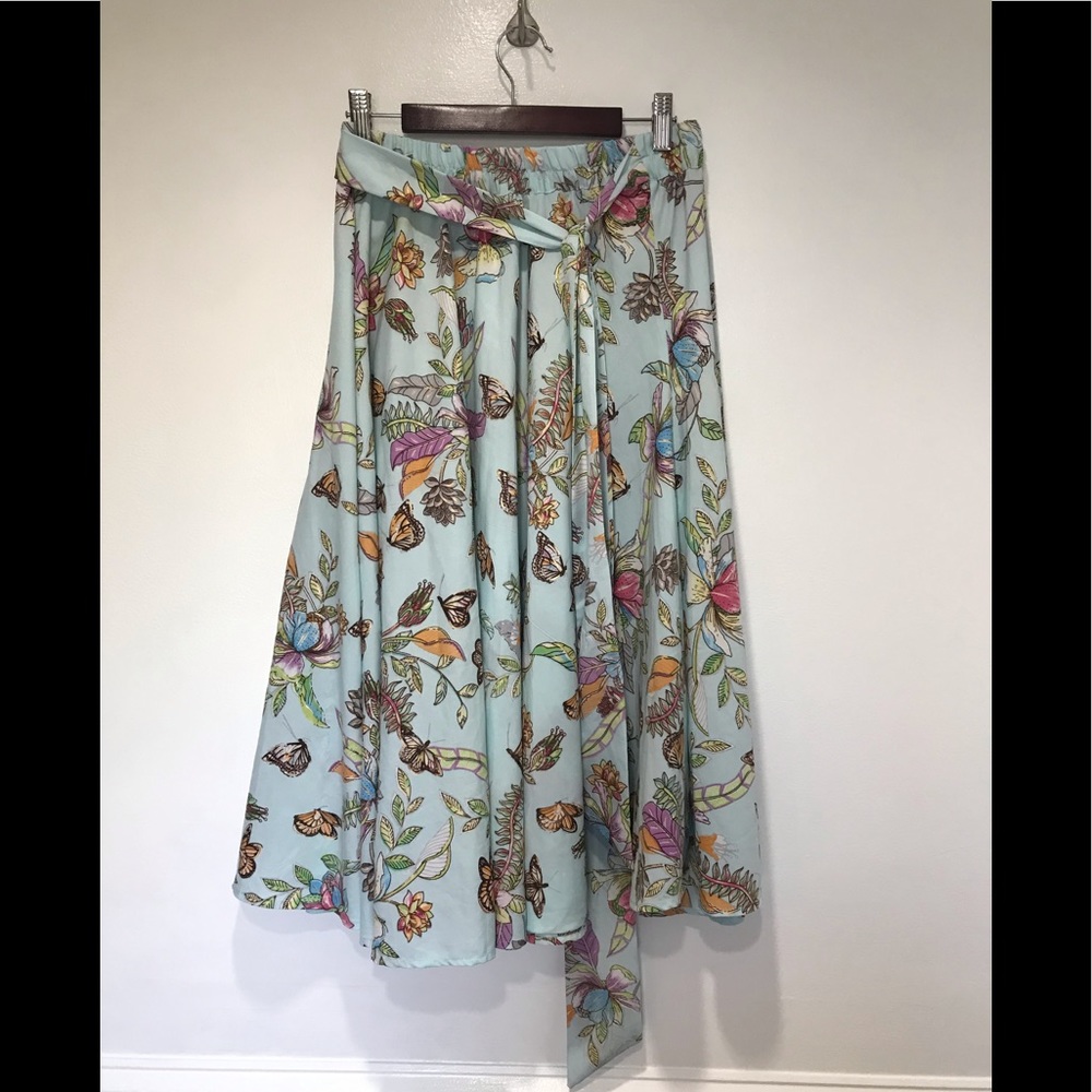 🌼4/$20🌼 Butterfly Floral Print Skirt